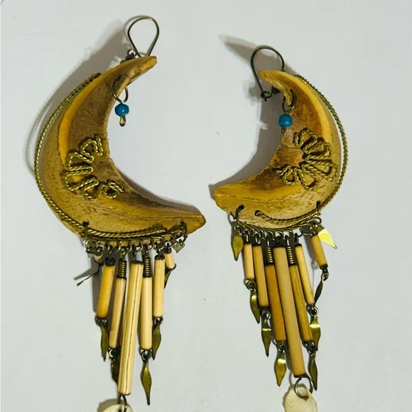 Boho Vintage Coconut Shell Crescent Moon Earrings - Picture 5 of 7